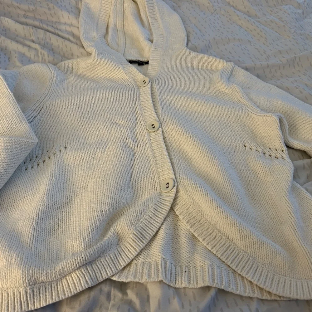 Sweater - Picture 2 of 4